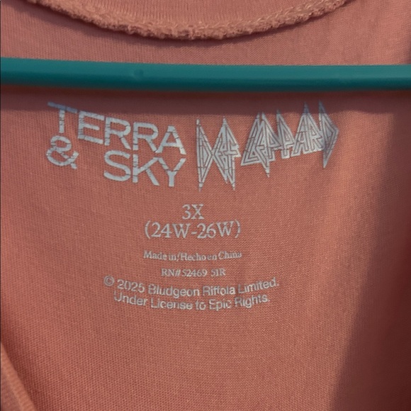 Terra & Sky def leopard Graphic T-Shirt - Picture 2 of 5